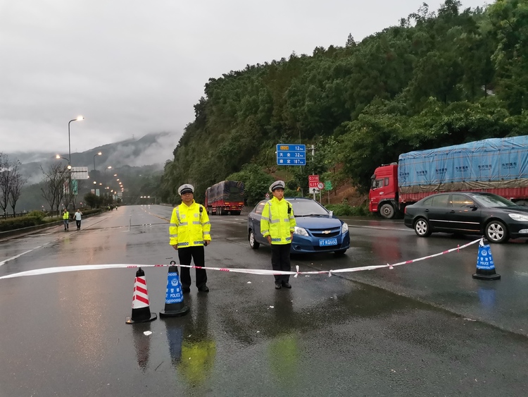 318路段往多营方向交通管制_wps图片.jpg