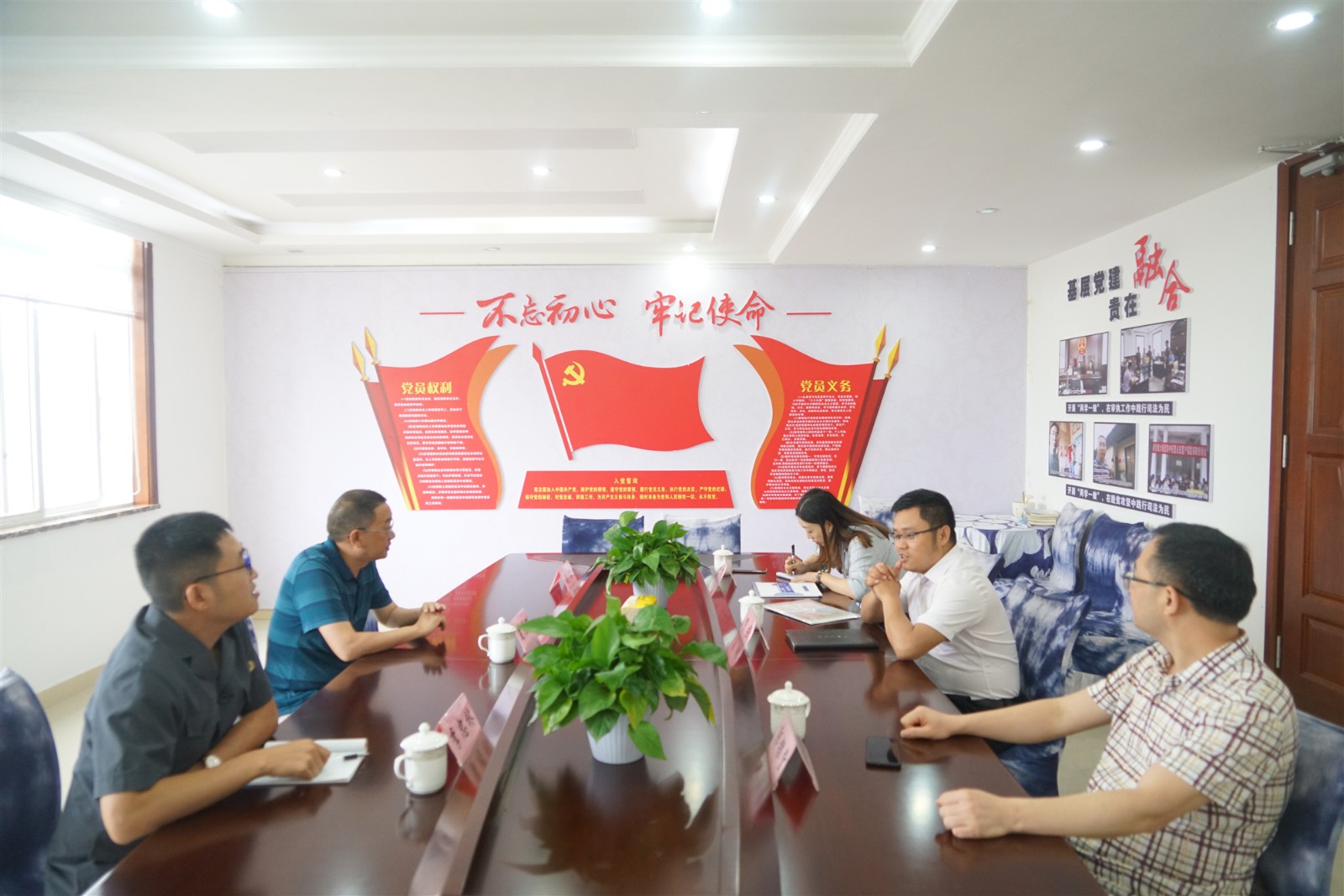 座谈会现场.jpg