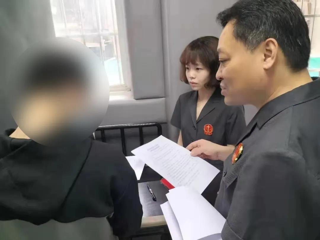 承办法官为当事人送达刑事案件判后答疑告知书.jpg