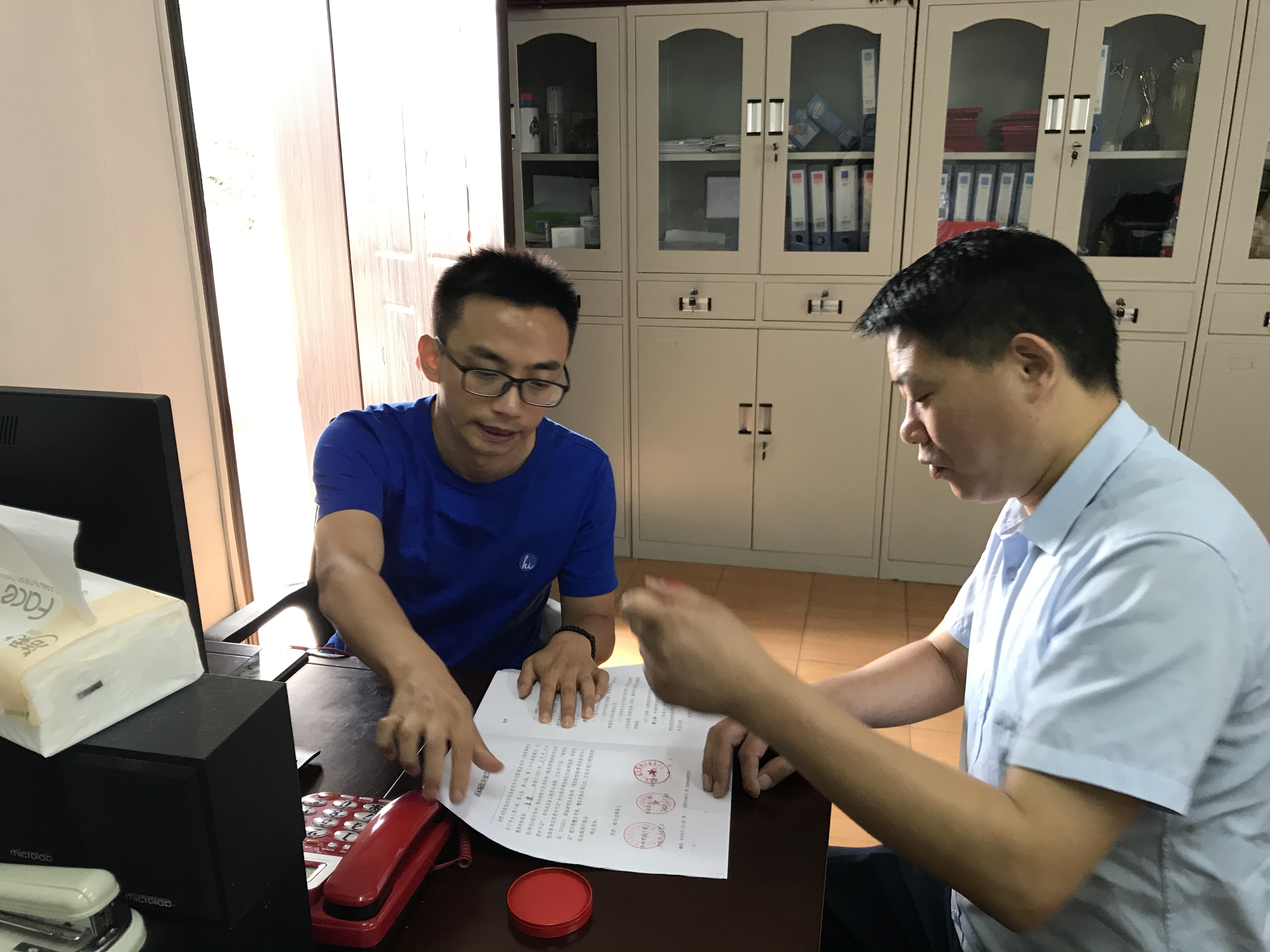 街道与辖区游泳场馆所在物业或承租人签订严禁游泳场馆无证开放告知书.jpg