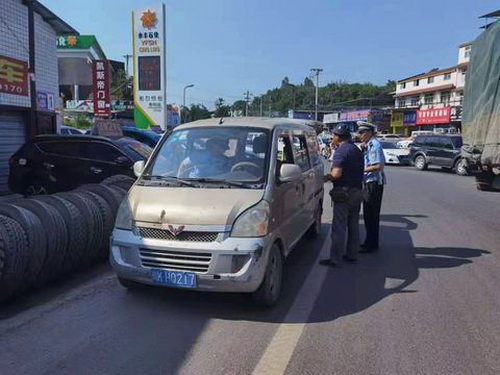 威远交警大队强化农村道路交通安全管理工作.jpg