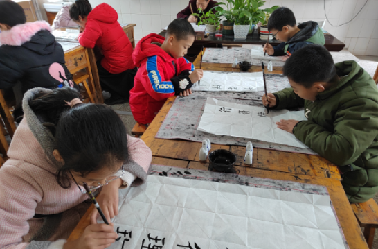 武胜县新学小学校举行童心向党浴墨林学新花开映丹青师生书法比赛活动