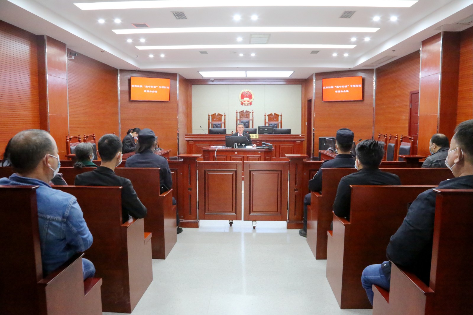 集中约谈被执行人.JPG