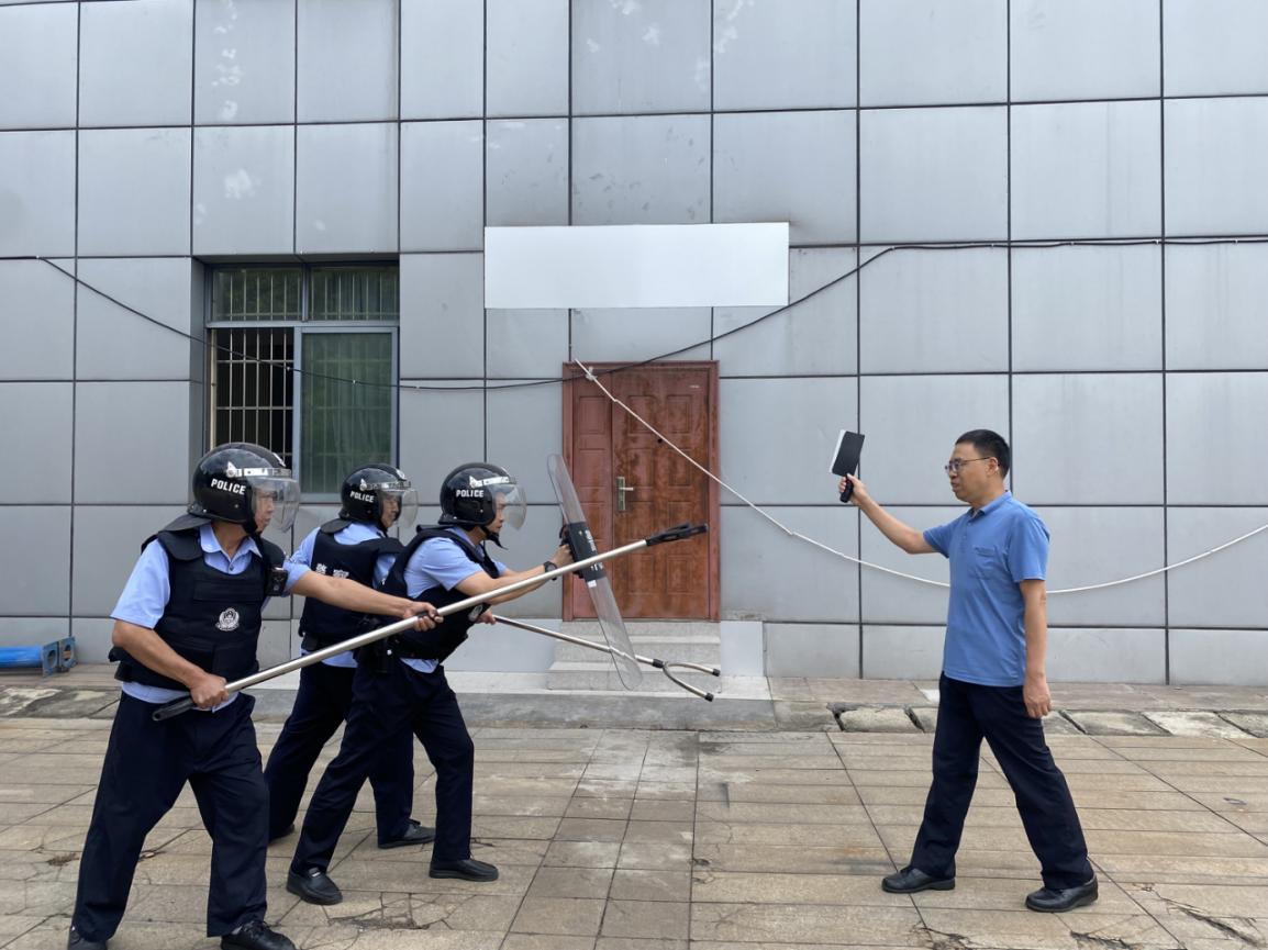 法警队应急处突演练.jpg