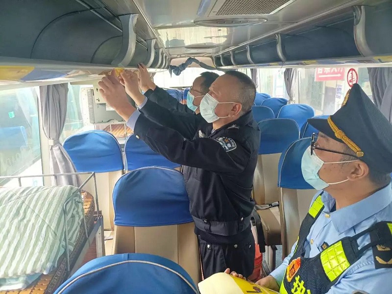 给客运车张贴提示语.jpg