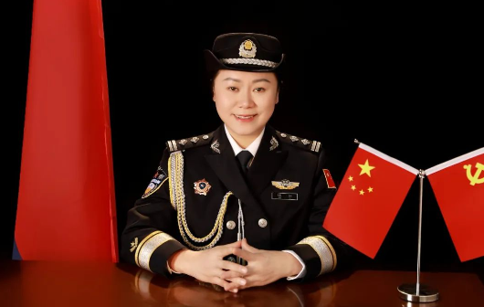 最美是“她”，“警”上添“花”