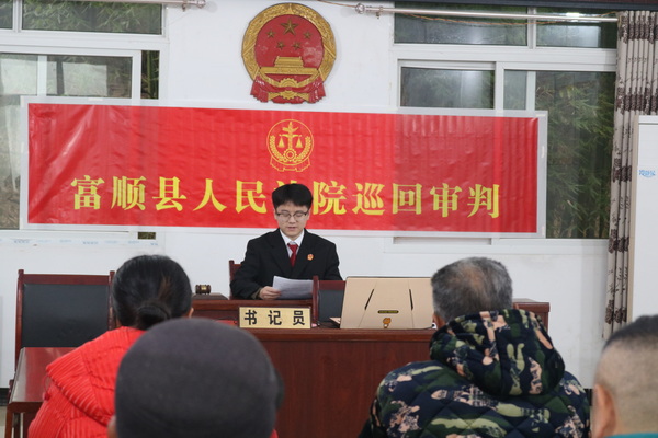 普法宣讲进庭院，法治知识润人心.jpg