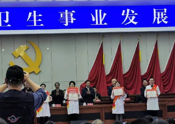 李婷.png