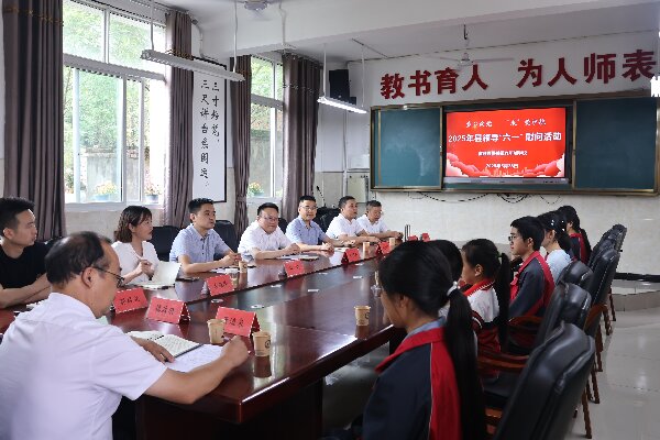 1-爱润童心绽放 法筑未来之光-慰问现场 (1).JPG