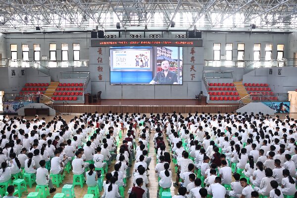 3-开启云端普法 照亮成长之路.jpg