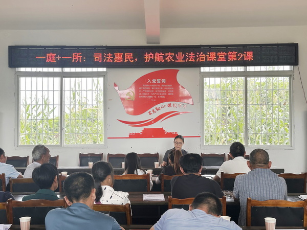 讲课.jpg